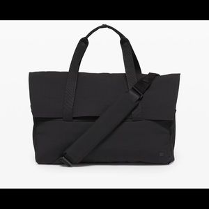 NWT lululemon early embark duffel in black. MSRP $178
